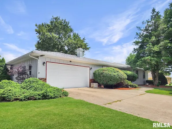 500 N Oak St, Toulon, IL 61483
