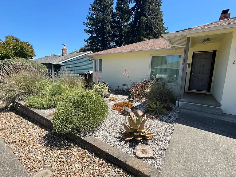 2943 Sunrise Dr — Photo 2