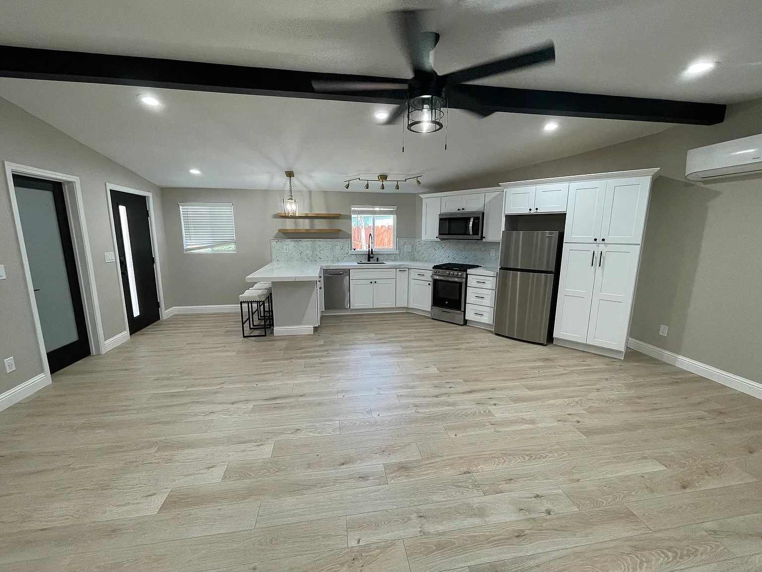 Studio, 500 sqft, $2,250 — Photo 2