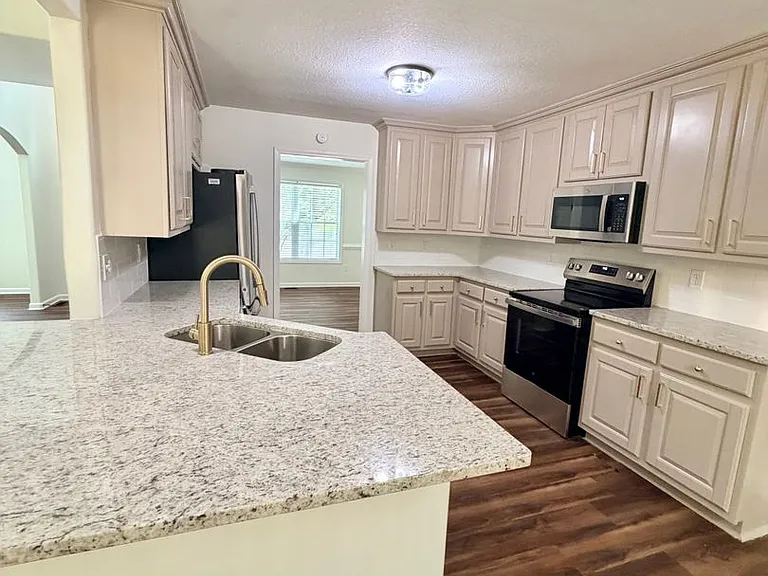 2544 Carnes Rd — Photo 2