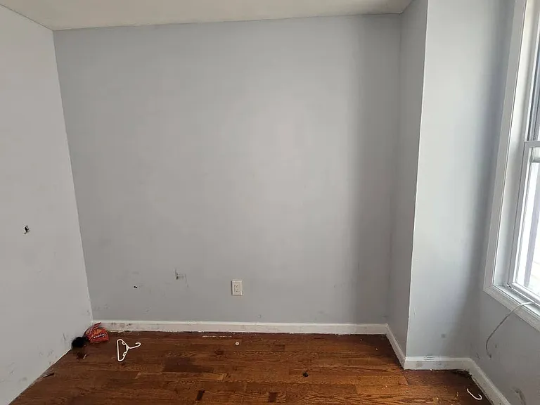 959 Grove St #2R — Photo 6