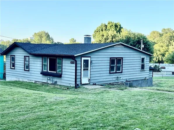 3813 W Ayrlawn Dr, Saint Joseph, MO 64503