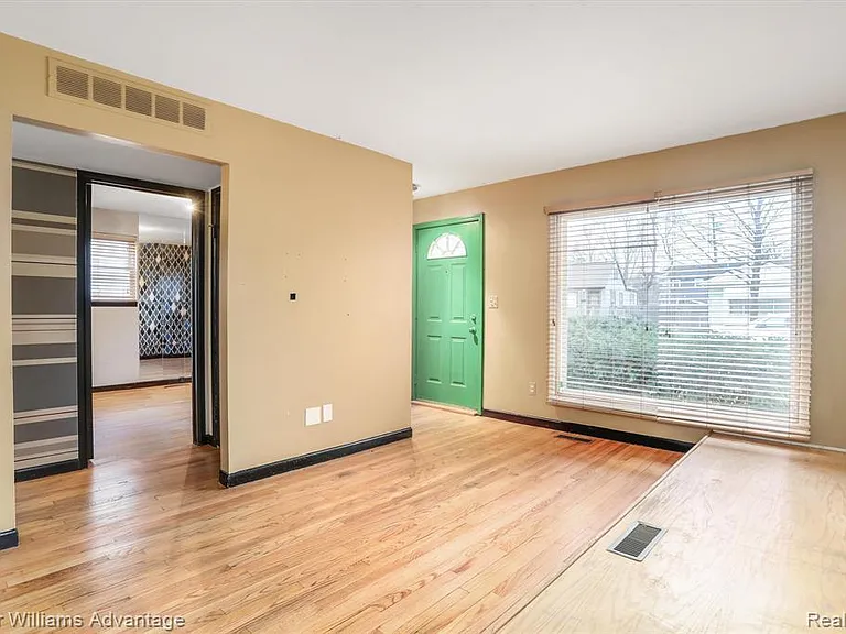 3050 Burdette St — Photo 12