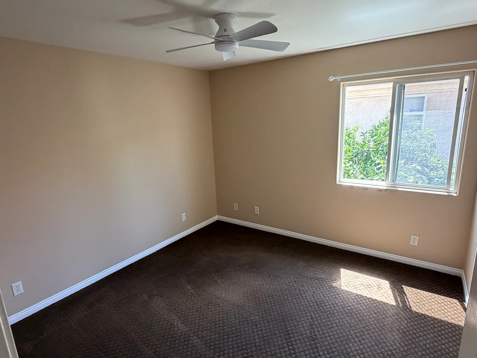 3 bed, 1400 sqft, $3,350 — Photo 2