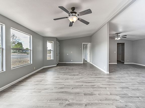 4th image of 1358 W Wildrose Ave