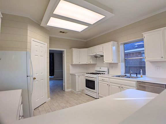 4th image of 4531 Ringrose Dr