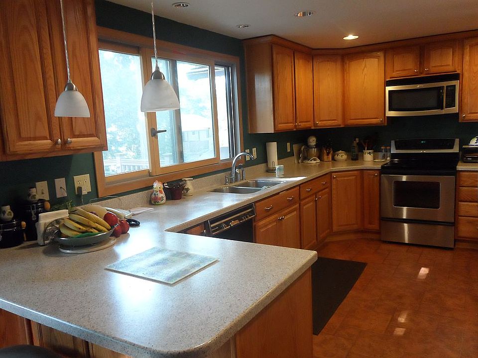 2nd image of 3700 SE Buckingham Dr