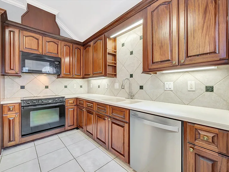 2421 Baycrest Dr — Photo 15