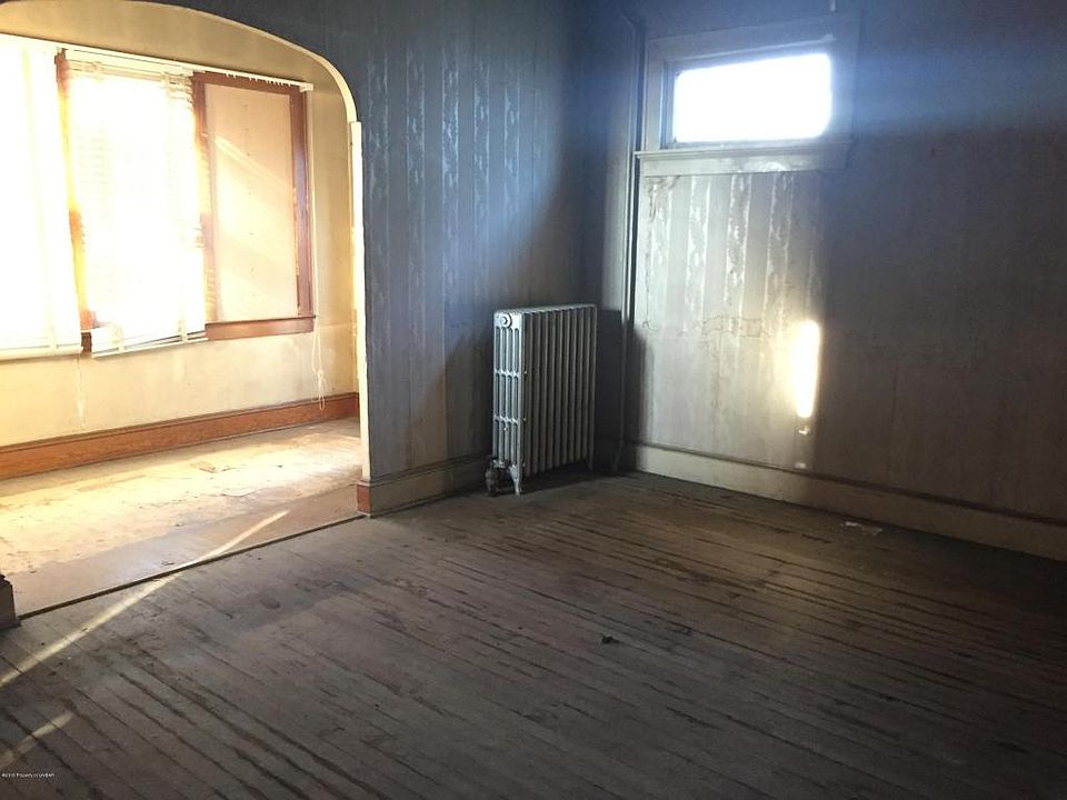 2nd image of 149 W Union St