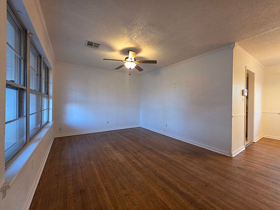3rd image of 3625 SE 27th St