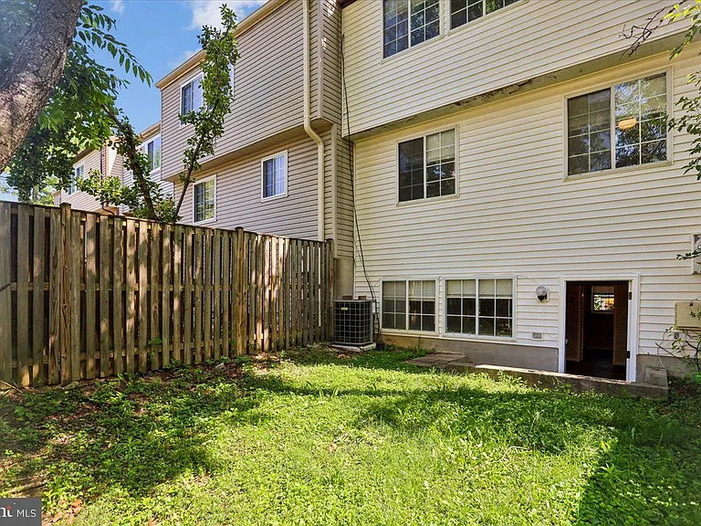5913 Spruce Run Ct — Photo 3
