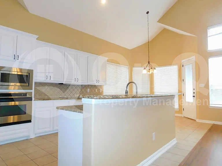 740 Peco St — Photo 8
