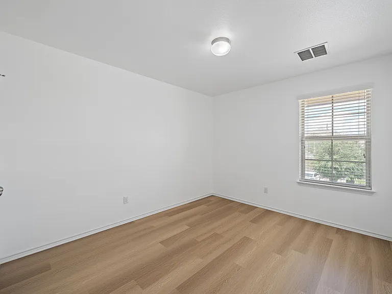 1026 Chad Loop — Photo 32