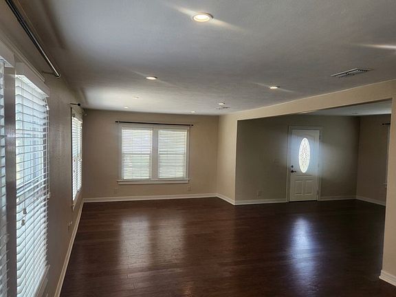 Open Concept Dining/Livingroom