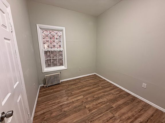4th image of 39 Blum St Floor 1