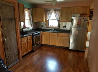 916 E 3rd St, Vinton, IA 52349