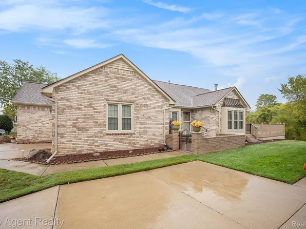 43378 River Bend Blvd, Clinton Township, MI 48038