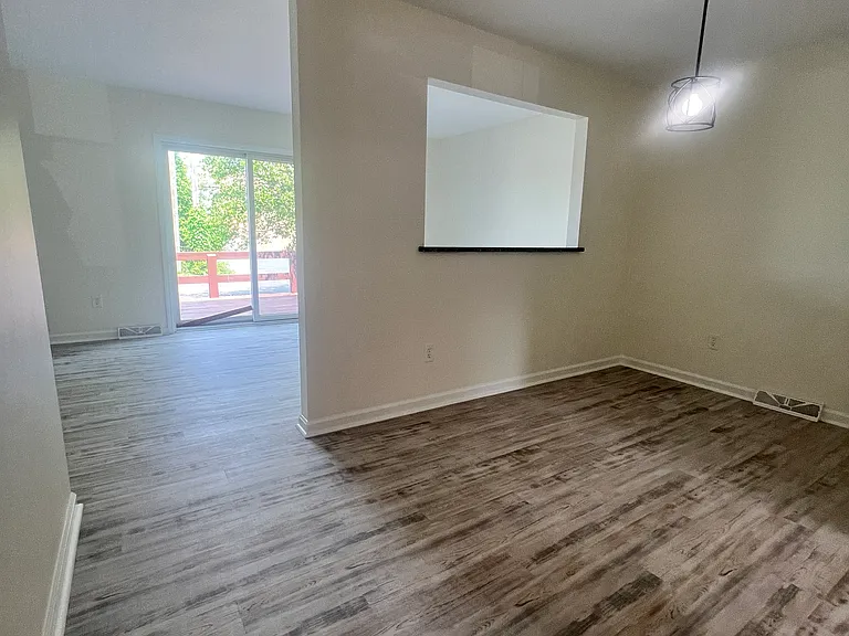 Shaker Heights Apartments — Photo 14