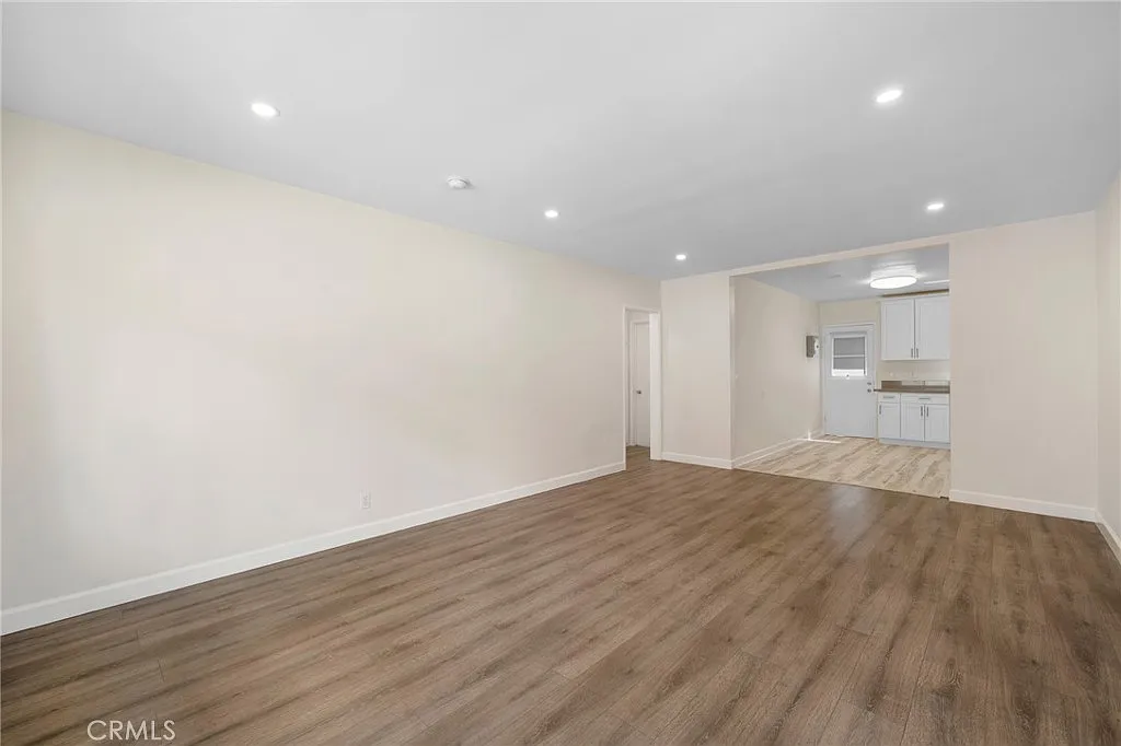2 bed, 850 sqft, $2,500 — Photo 3