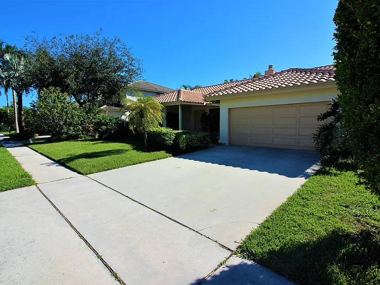 434 SW 15th Dr — Photo 3
