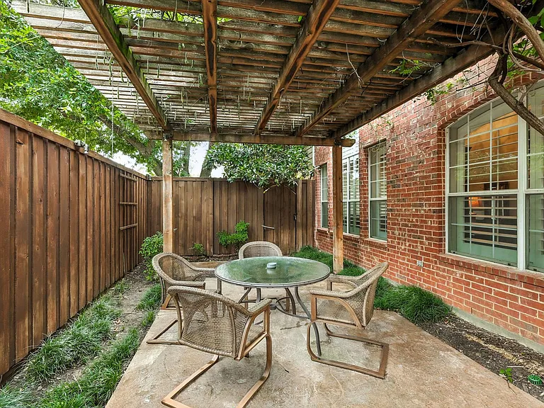 2303 Chapelwood Dr — Photo 50