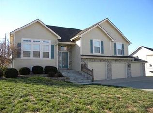 1205 Wildwood St, Leavenworth, KS 66048