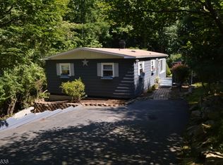 23 Overlook Dr, High Bridge, NJ 08829