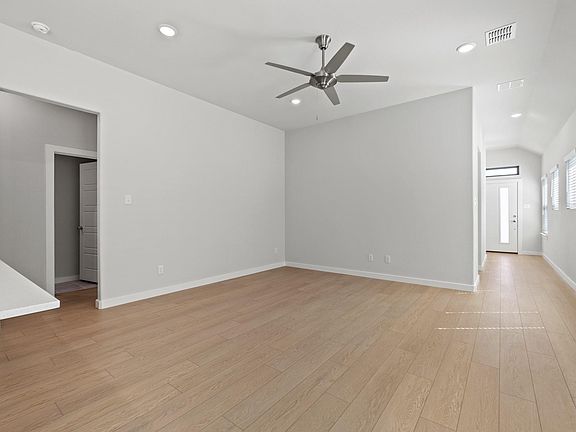 4th image of 106 Travine Dr