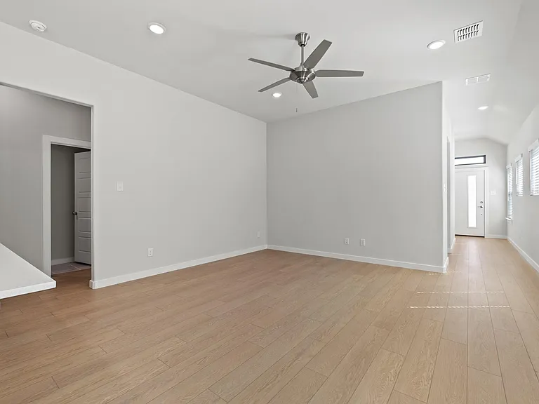 106 Travine Dr — Photo 4