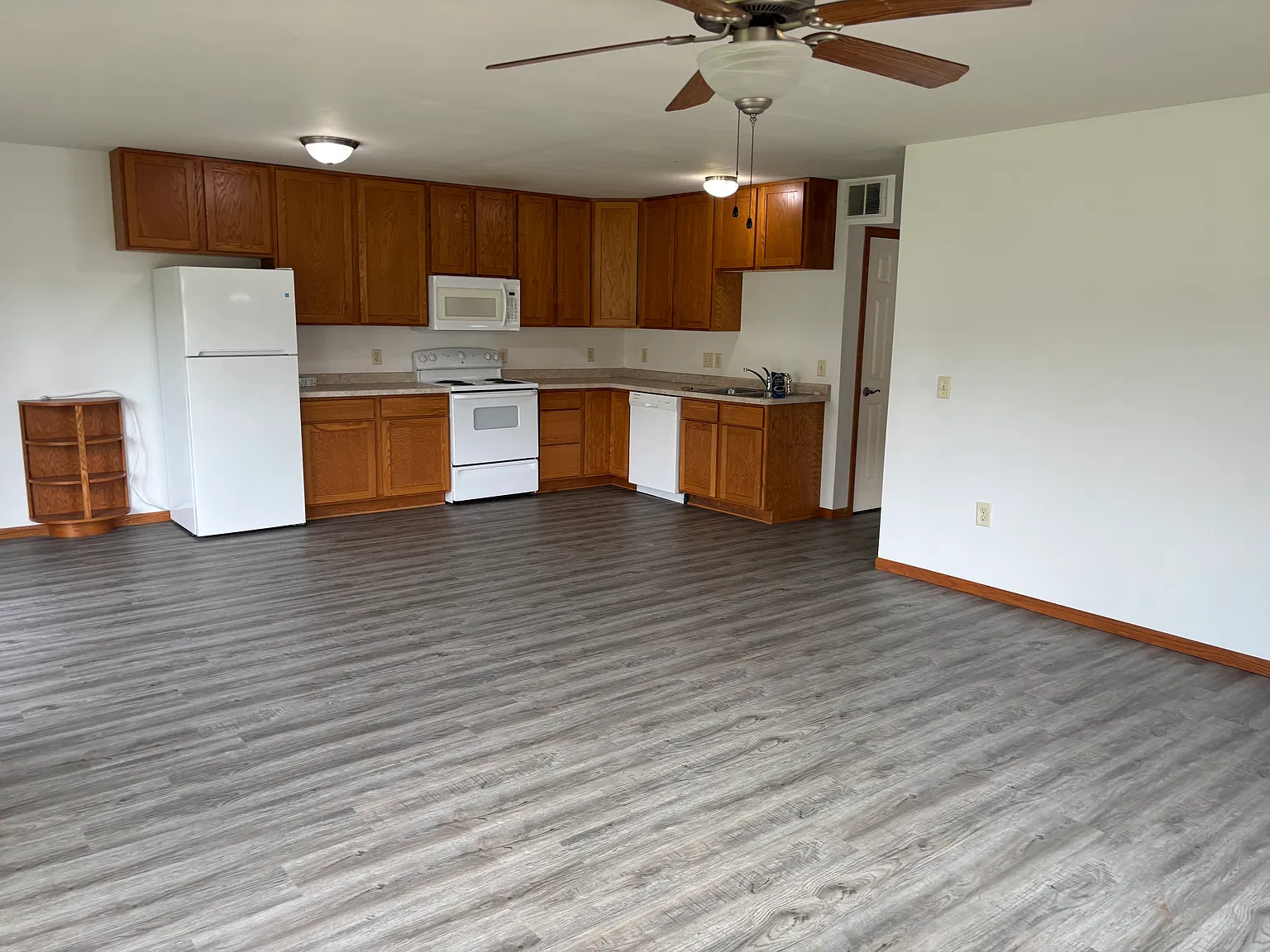 3 bed, 1400 sqft, $1,200 — Photo 4