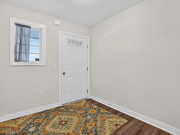 4th image of 1069 Sunnyside Dr