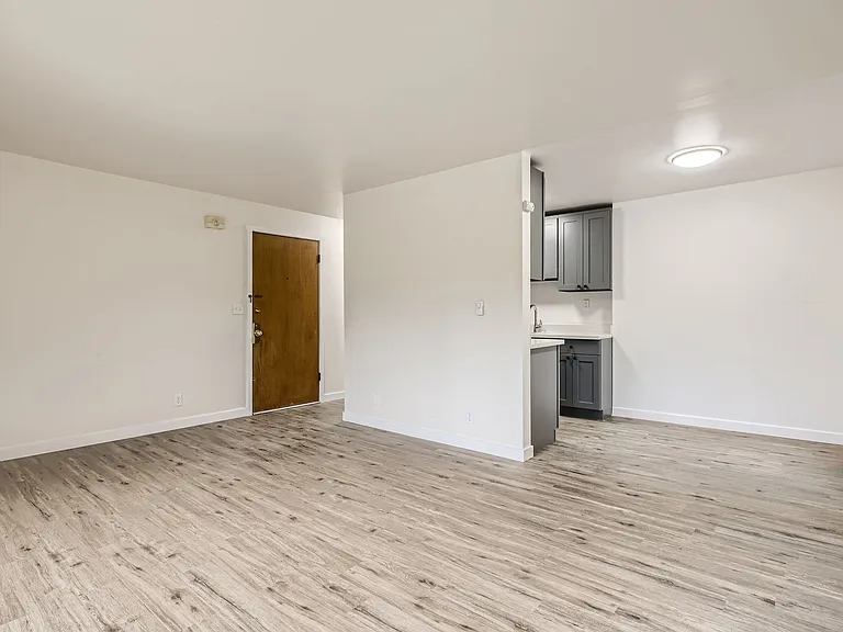 1003 N 50th St — Photo 3