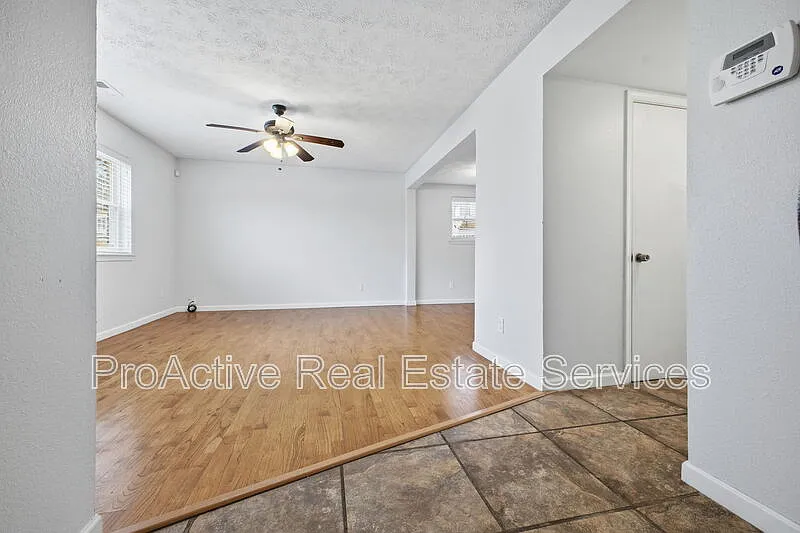 4 bed, 2.5 bath, 1386 sqft, $1,800 — Photo 3