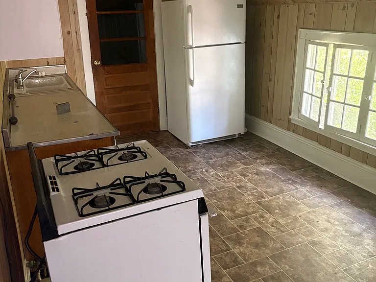 552 2nd Ave S #2 — Photo 3