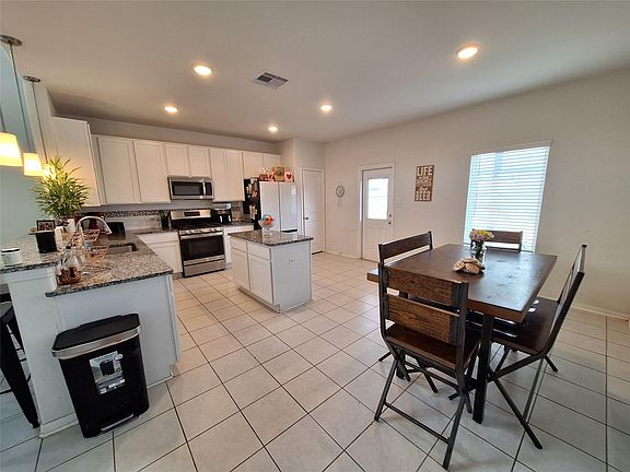 4th image of 422 Barren Oak Ln
