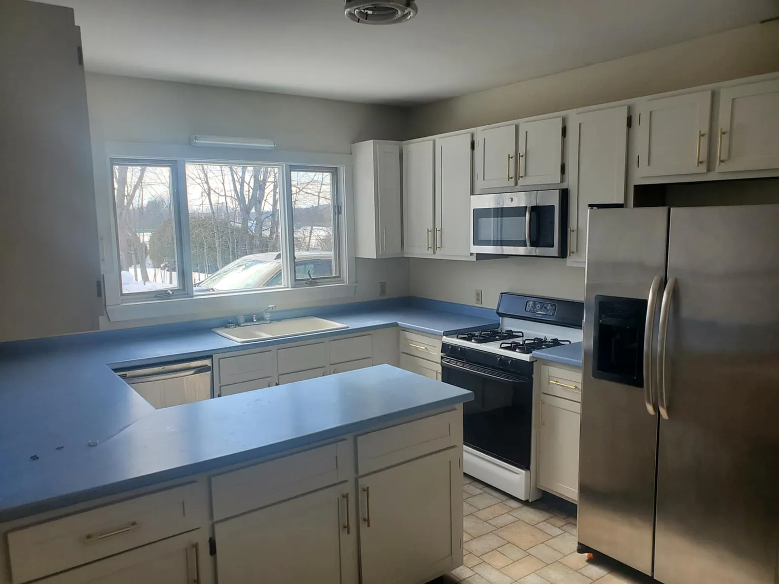 3 bed, $1,600 — Photo 3