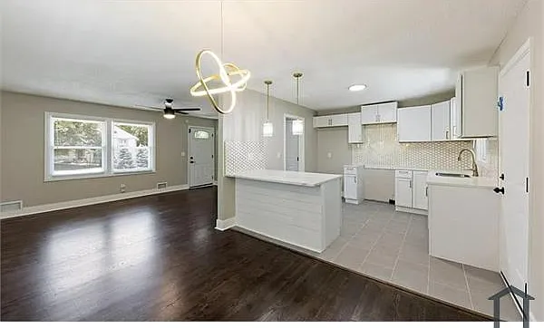 11207 Monroe Ct — Photo 3