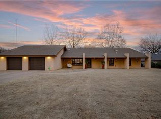 2803 Country Club Dr, Chickasha, OK 73018