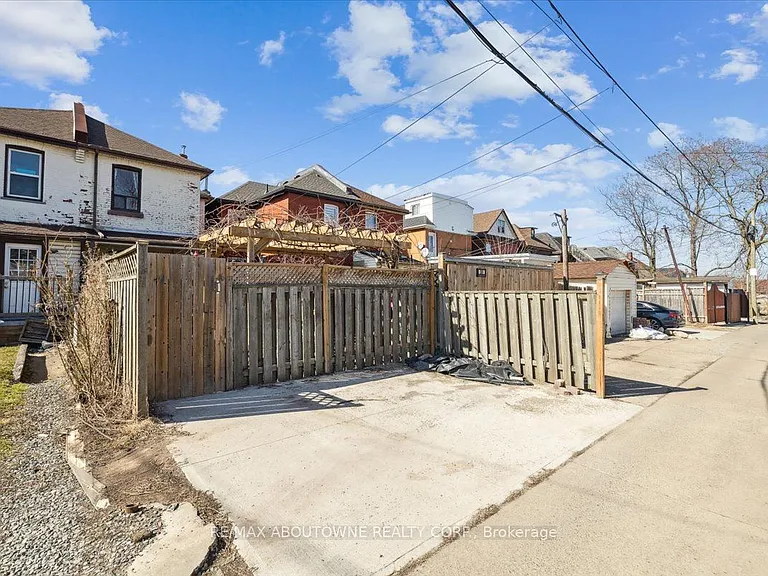 28 Saint Matthews Ave — Photo 33