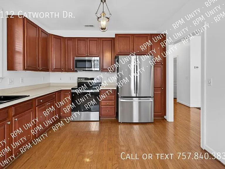 2112 Catworth Dr — Photo 2