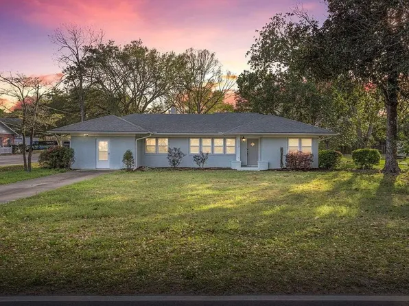 212 Pine Grove Dr, Wilmington, NC 28403