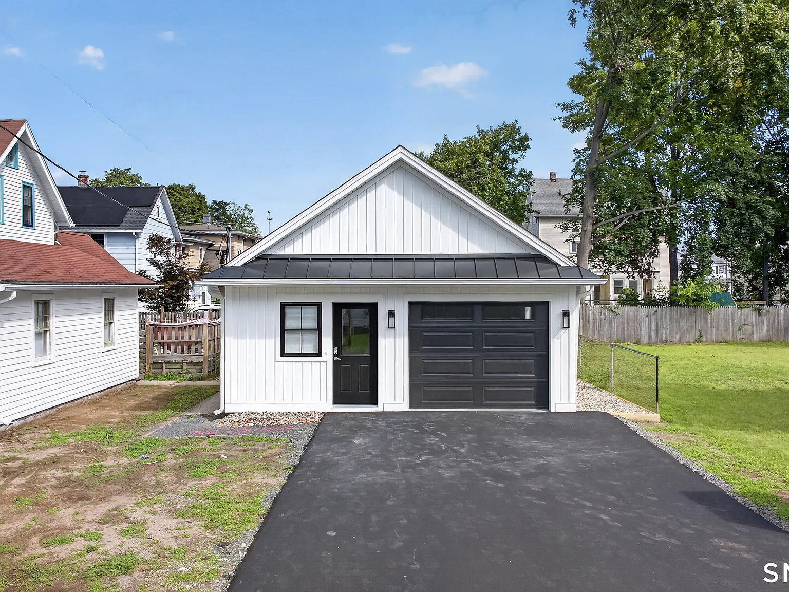 2 bed, 1.0 bath, 1328 sqft, $3,000 — Photo 2