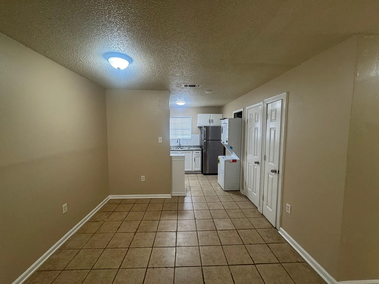 3204 North Stevendale Road - B — Photo 2