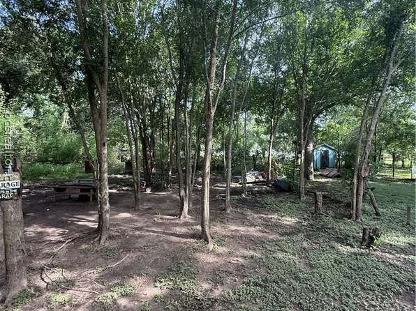 1226 Leake St, Navasota, TX 77868