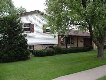 214 W Palatine Rd photo 1