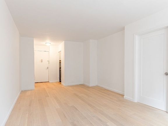 5th image of 166 E 35th St APT 4C