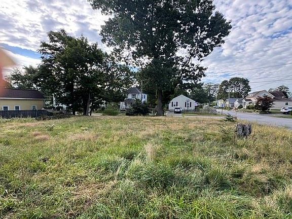 5th image of 114 Earl Ave