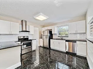 1452 Woodcrest Blvd — Photo 2