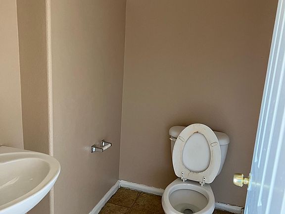 3rd image of 4730 Valleyside Ave