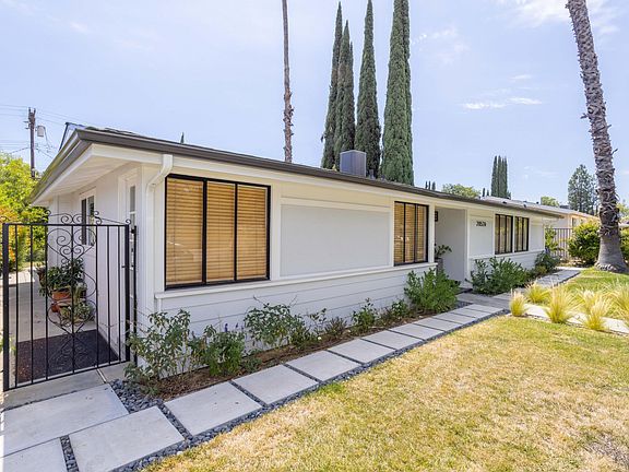 3rd image of 20526 Oxnard St